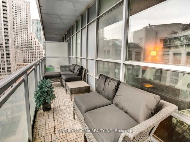 805 - 15 Bruyeres Mews