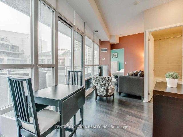 805 - 15 Bruyeres Mews