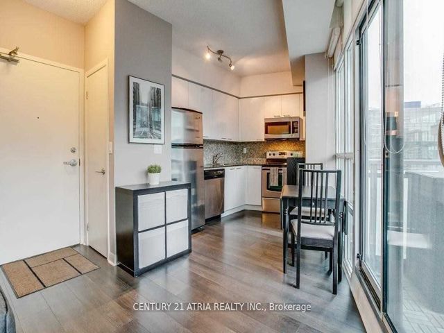 805 - 15 Bruyeres Mews