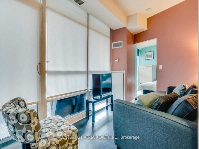 805 - 15 Bruyeres Mews