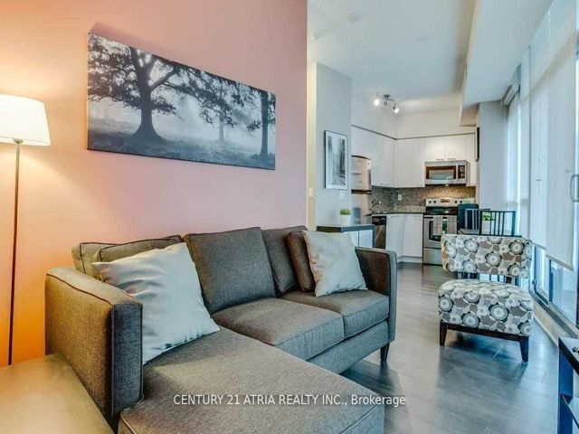 805 - 15 Bruyeres Mews