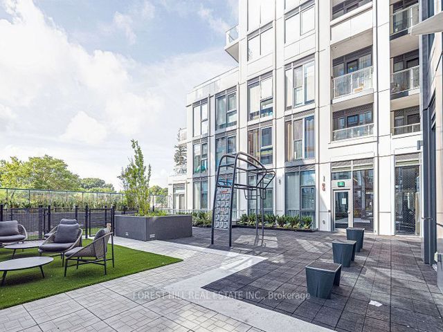 331 - 2020 Bathurst St