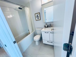 4702 - 2221 Yonge St