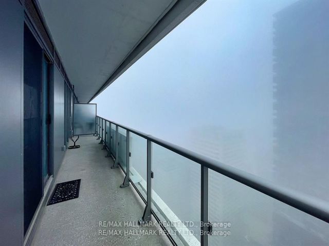 4702 - 2221 Yonge St