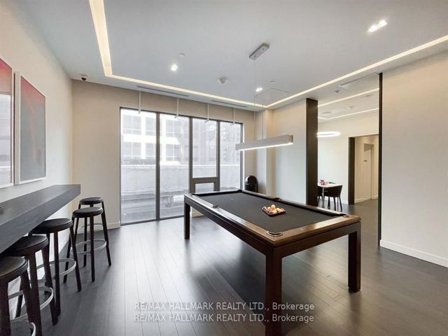 4702 - 2221 Yonge St