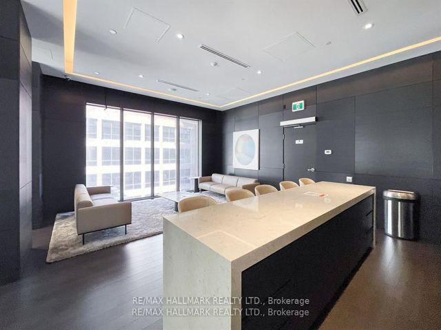 4702 - 2221 Yonge St