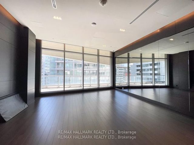 4702 - 2221 Yonge St