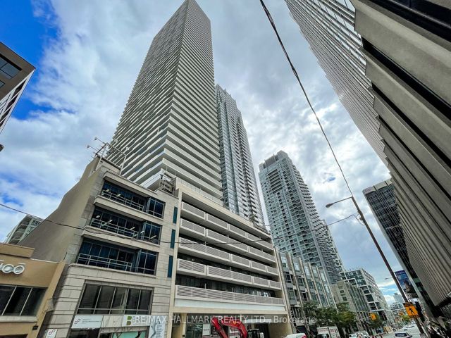 4702 - 2221 Yonge St