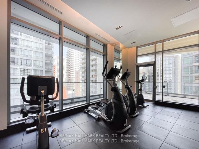 4702 - 2221 Yonge St