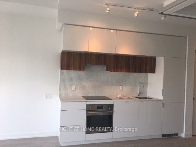 2802 - 185 Roehampton Ave