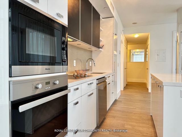 1307 - 32 Davenport Rd