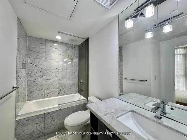1307 - 32 Davenport Rd