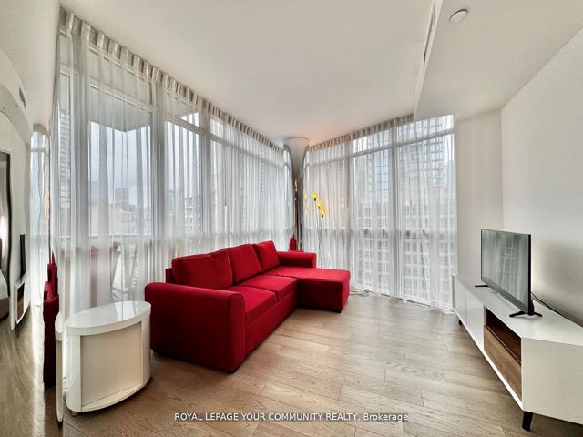 1307 - 32 Davenport Rd