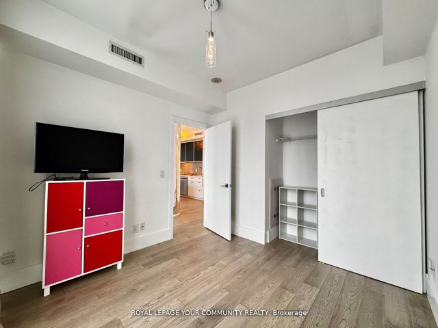 1307 - 32 Davenport Rd