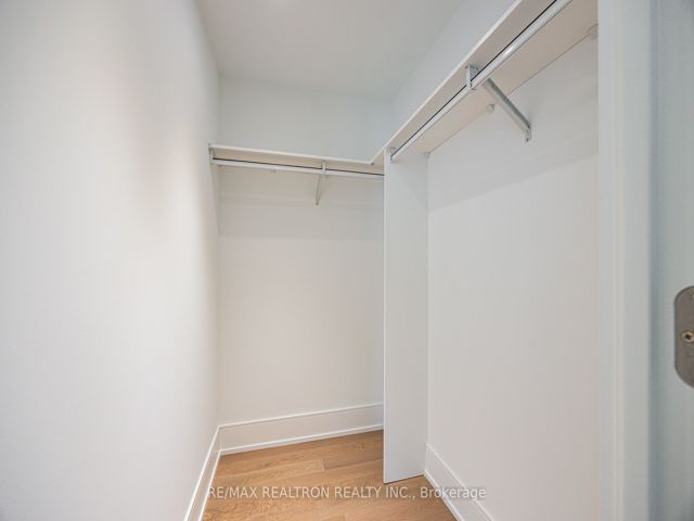 1510 - 30 Inn On The Park Dr