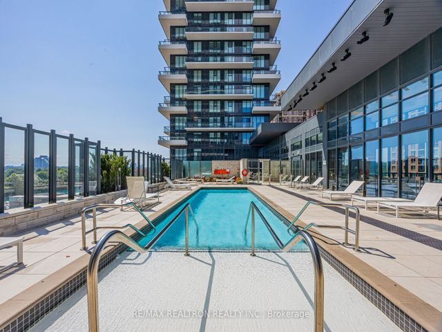 1510 - 30 Inn On The Park Dr