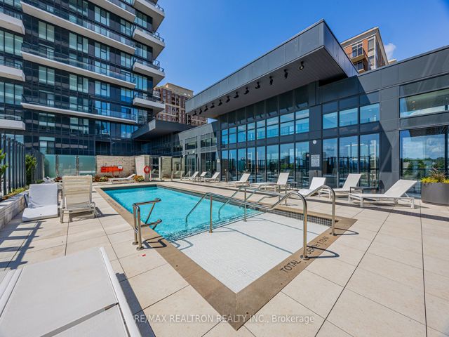 1510 - 30 Inn On The Park Dr