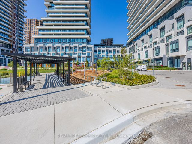1510 - 30 Inn On The Park Dr