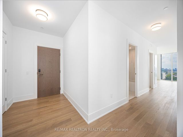 1510 - 30 Inn On The Park Dr