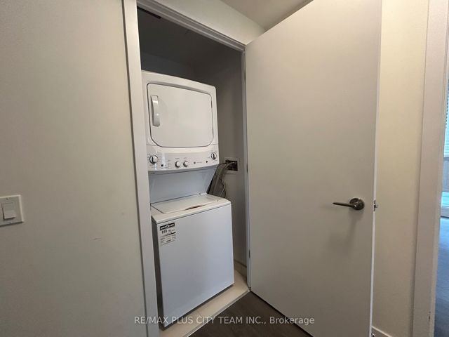 1309 - 2221 Yonge St