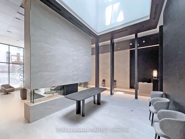 1309 - 2221 Yonge St
