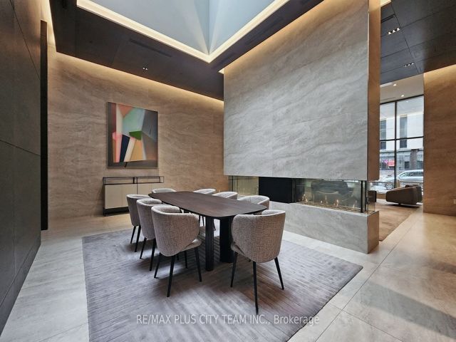1309 - 2221 Yonge St