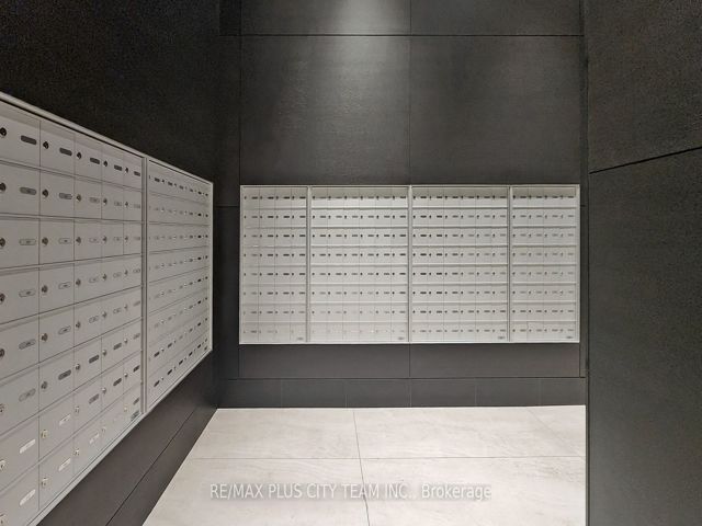 1309 - 2221 Yonge St