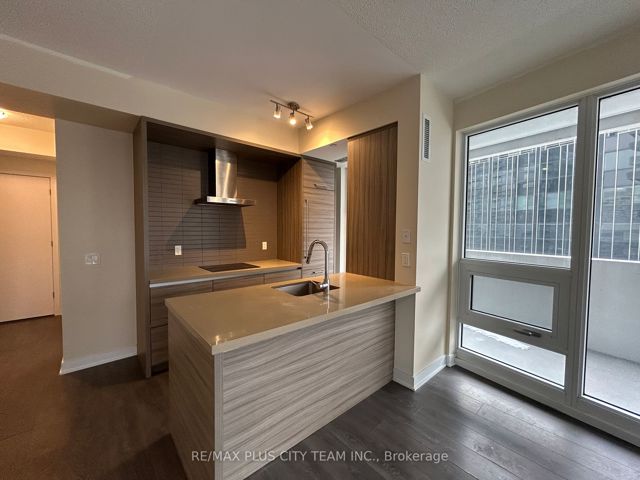 1309 - 2221 Yonge St