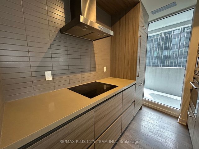 1309 - 2221 Yonge St