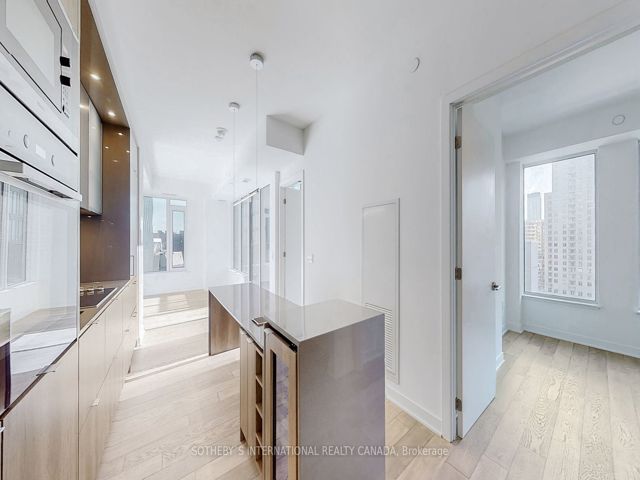 1010 - 11 Yorkville Ave