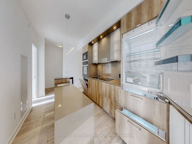 1010 - 11 Yorkville Ave