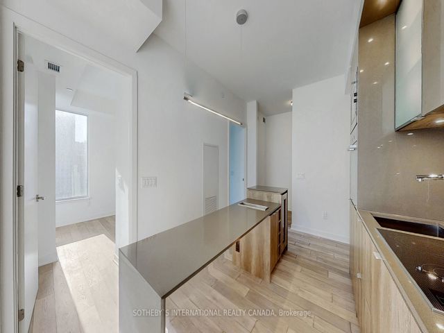 1010 - 11 Yorkville Ave