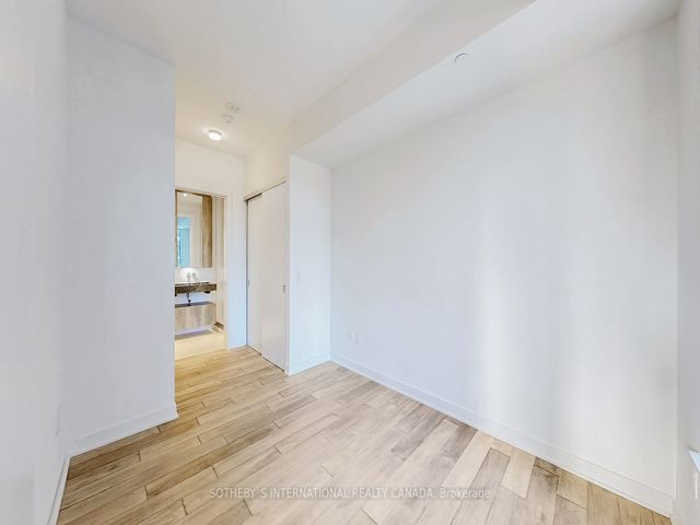 1010 - 11 Yorkville Ave
