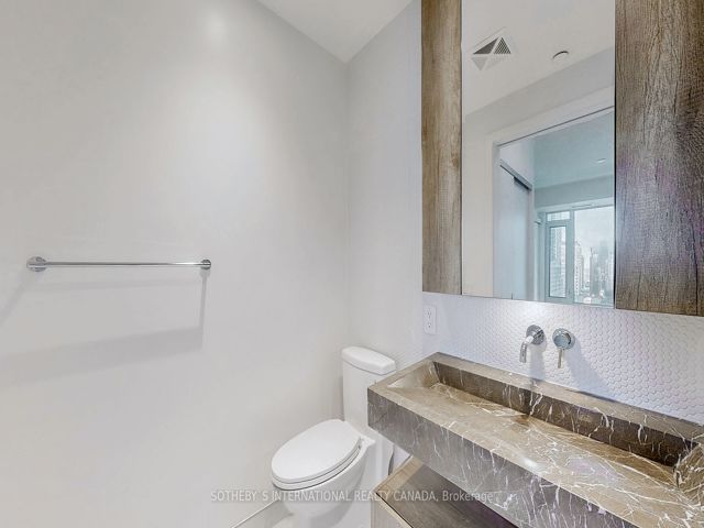 1010 - 11 Yorkville Ave