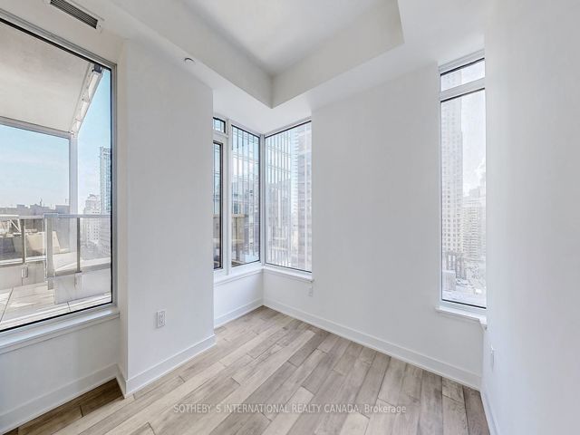 1010 - 11 Yorkville Ave