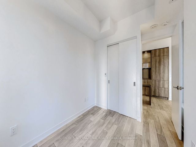 1010 - 11 Yorkville Ave