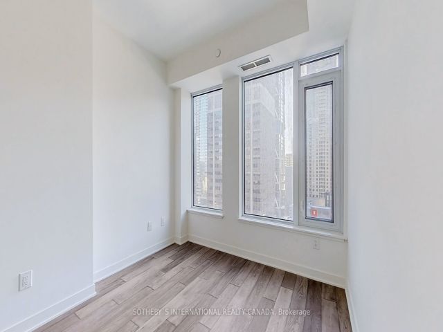 1010 - 11 Yorkville Ave