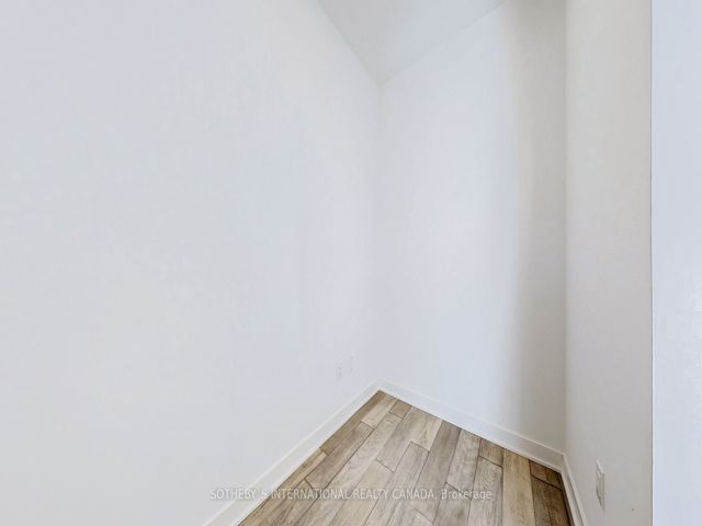 1010 - 11 Yorkville Ave