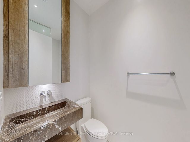1010 - 11 Yorkville Ave