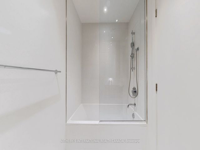 1010 - 11 Yorkville Ave