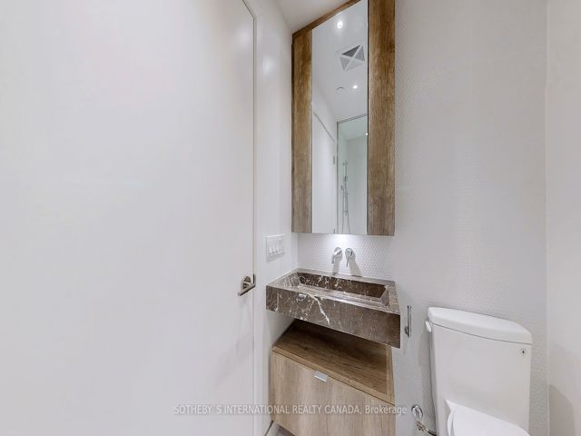 1010 - 11 Yorkville Ave