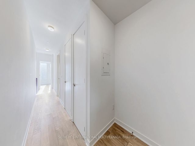 1010 - 11 Yorkville Ave