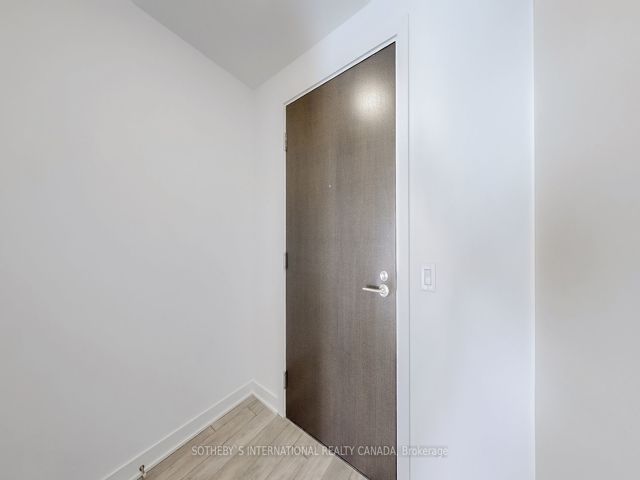 1010 - 11 Yorkville Ave