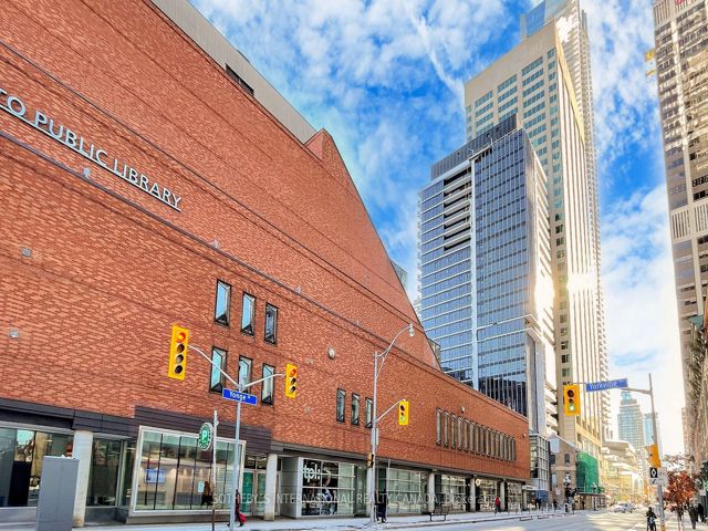 1010 - 11 Yorkville Ave