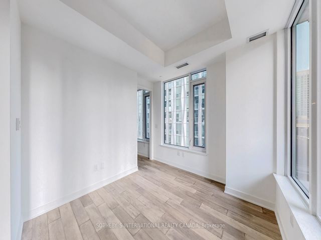 1010 - 11 Yorkville Ave