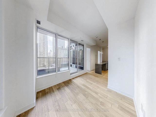 1010 - 11 Yorkville Ave