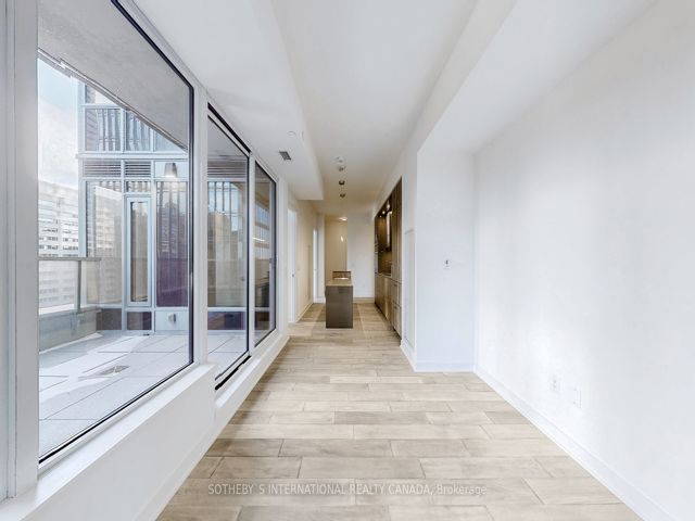 1010 - 11 Yorkville Ave