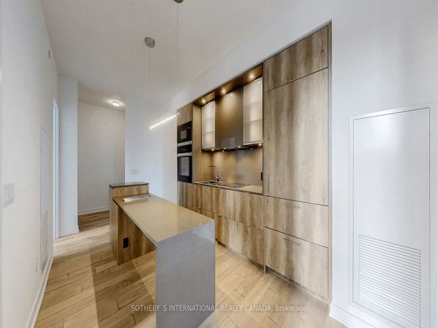 1010 - 11 Yorkville Ave