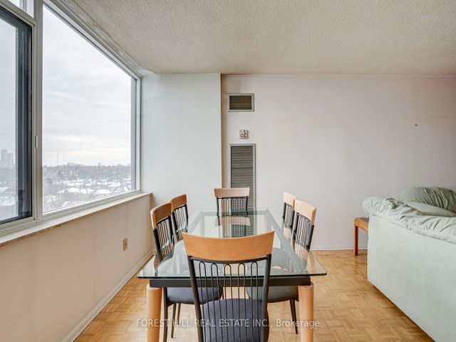 904 - 3000 Bathurst St