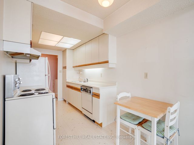 904 - 3000 Bathurst St